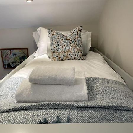 Holly Cottage, 2, Northbrook Park, Farnham-Up To 6 Adults Esterno foto