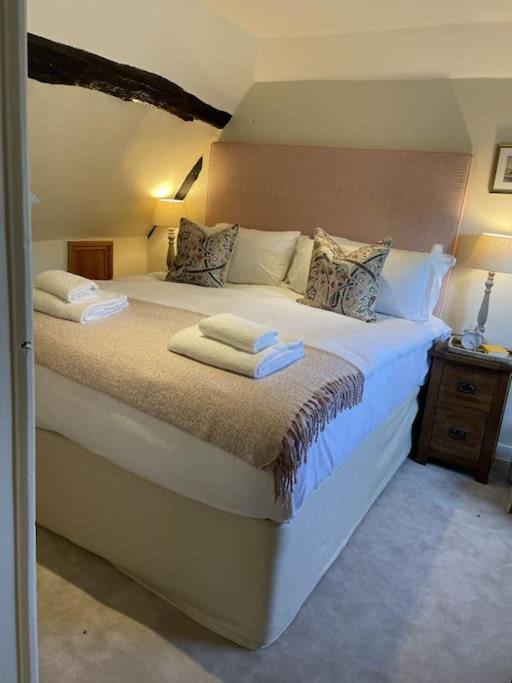 Holly Cottage, 2, Northbrook Park, Farnham-Up To 6 Adults Esterno foto
