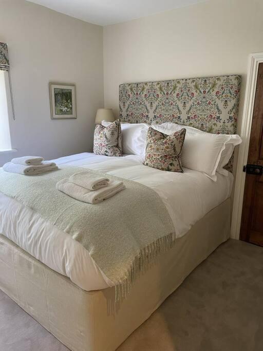 Holly Cottage, 2, Northbrook Park, Farnham-Up To 6 Adults Esterno foto