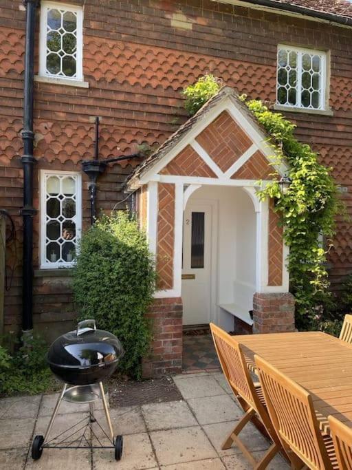 Holly Cottage, 2, Northbrook Park, Farnham-Up To 6 Adults Esterno foto